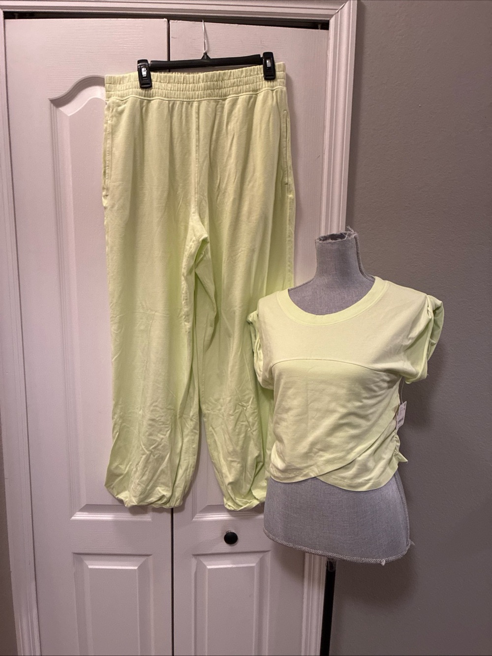 Free people ladies cross over hot shot set in lime green sz L